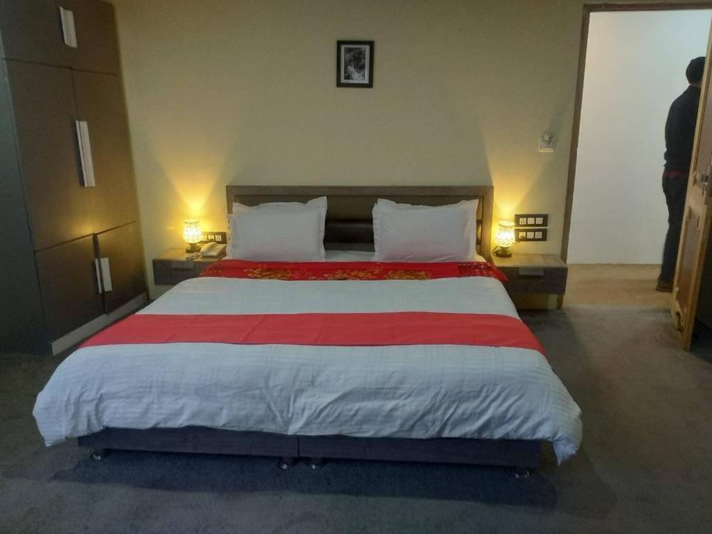 Homestay White House *