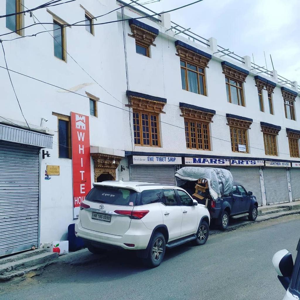 White House Homestay